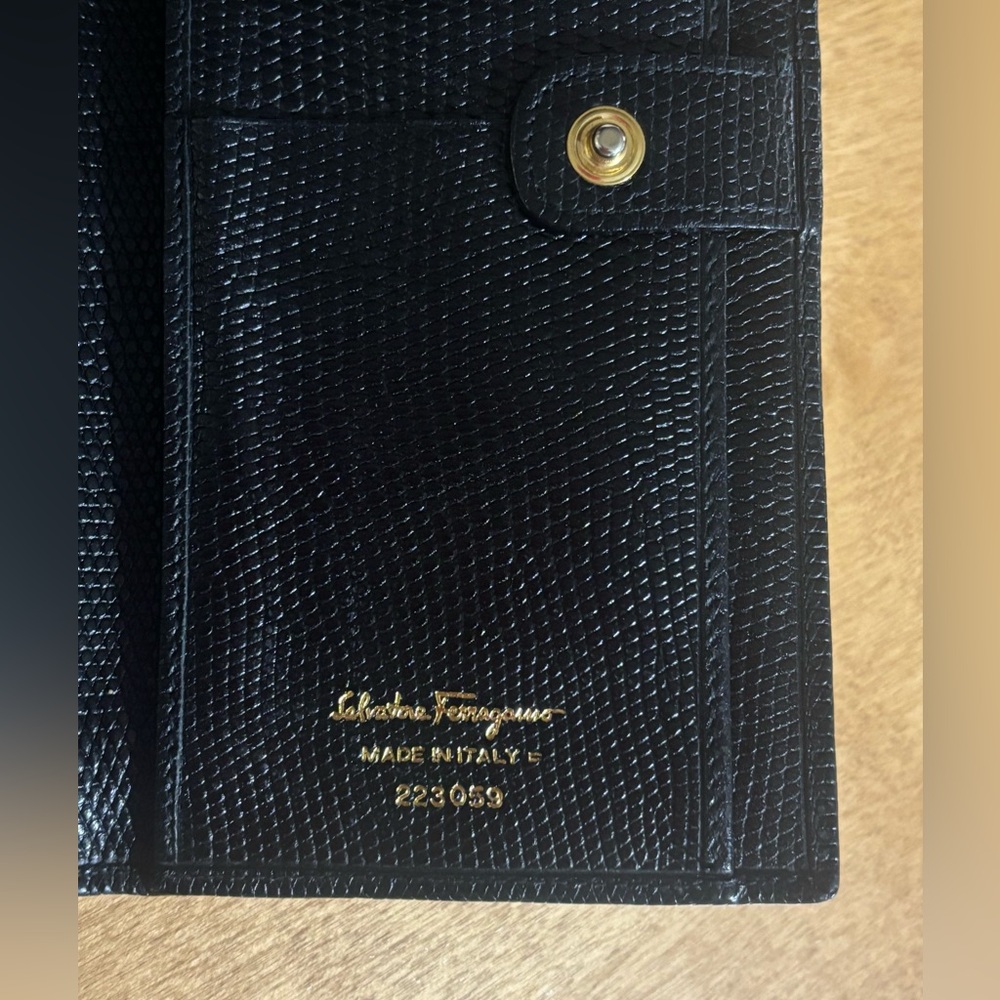 Salvatore Ferragamo Black Lizard-Embossed Leather Wallet, EUC - Picture 4 of 7